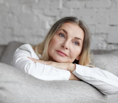 Nočno potenje v perimenopavzi: kaj pomeni in rešitve 